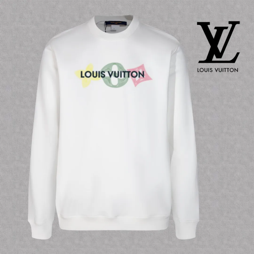 🅿️250 hot style on the shelves🔥❗ 💫〖Louis Vuitton LV〗 Fashionable round neck sweatshirt, casually matched with various styles, it is perfectly handsome😎The whole dress is made of double waistcoats, which makes the whole dress more three-dimensional. Not ordinary factories can do such fine work. The 2025 spring style counters are on sale, exquisite round neck terry sweatshirt, high-end double-strand pure cotton Customized drawstring ribs are dyed in the same vat and are complete with three standards. The chest craftsmanship adopts a simple and elegant pattern on the chest, which is easy to control for any age group! Fit and comfortable! Customized thickened 440g terry sweatshirt fabric, soft and comfortable to the touch, with a three-dimensional shape! 🙌🏻 It’s also very breathable, so it’s a versatile style that can be worn with any outfit! ✔Color: Black White Apricot Size: S M L XL 2XL